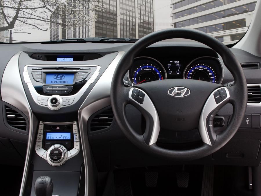  Hyundai Elantra 2011 года  (ZA) (фото 12 из 16)